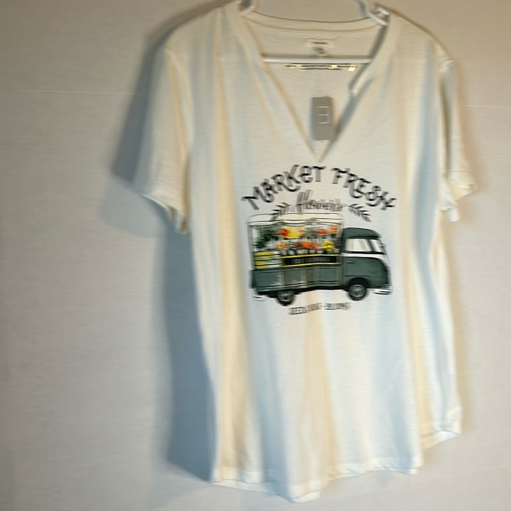 NWT Maurices “Market Fresh Flowers” Graphic Short Sleeve Tee. Size XL - Picture 2 of 14